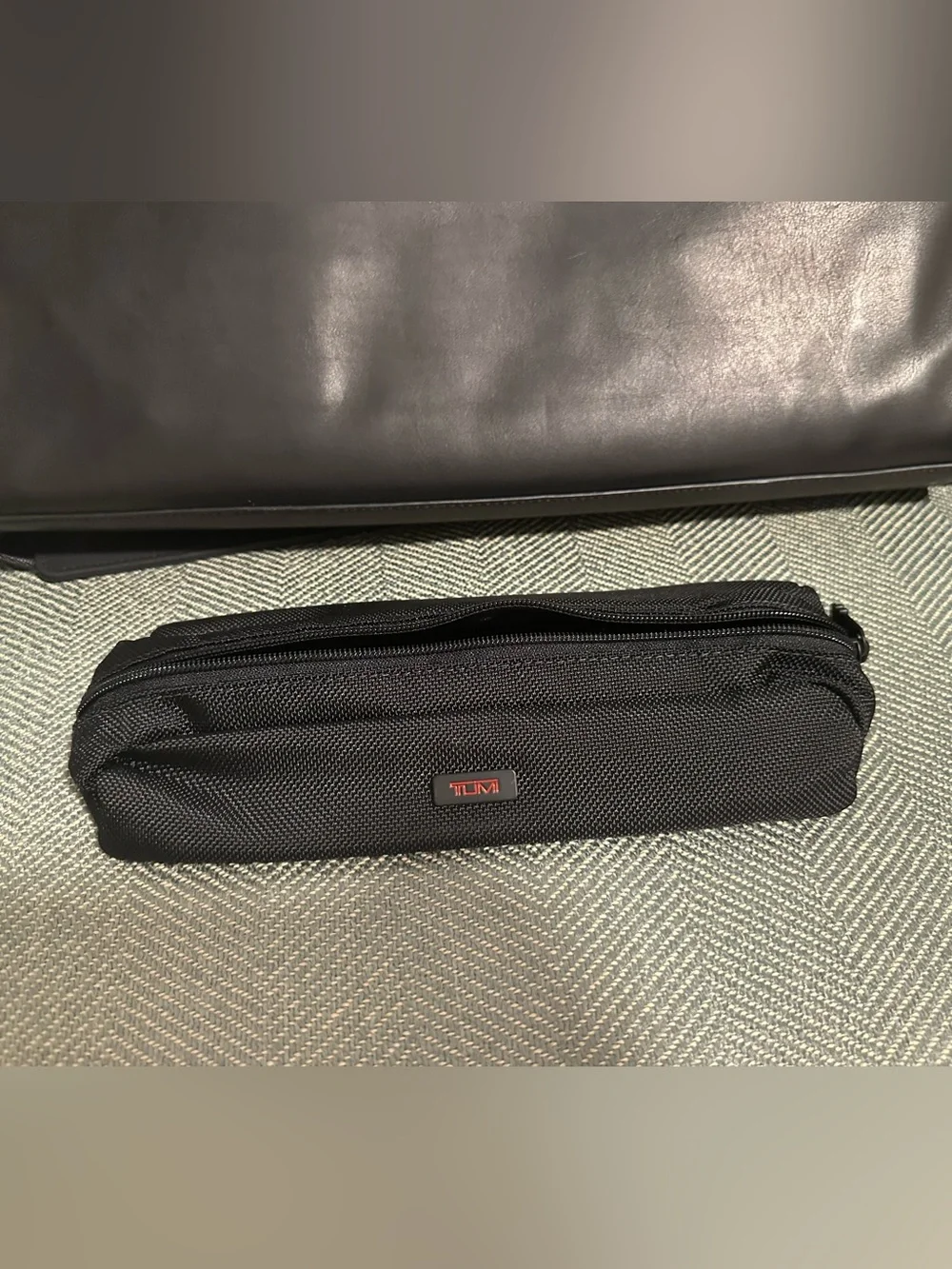 Tumi Black Leather Business Briefcase with Shoulder Strap